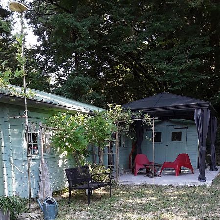 Le Chalet De La Grenouille Verte Tursac Kültér fotó