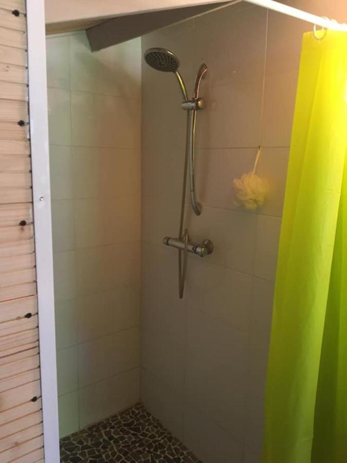 Le Chalet De La Grenouille Verte Tursac Kültér fotó